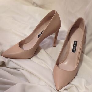 Nine West Women's Nude Pumps 7